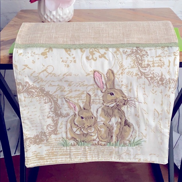 🐰BUNNIES 🐰 ADORABLE TABLE-RUNNER - Picture 1 of 5